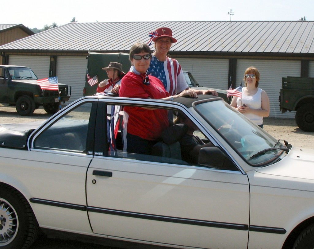 Terry Knowles and Kathleen Kenyon rode in style in Eric Peterson's convertible.